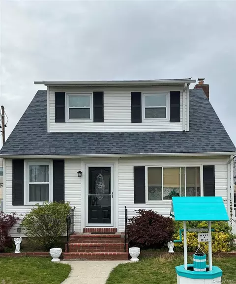 646 Benris Ave, Franklin Square, NY 11010