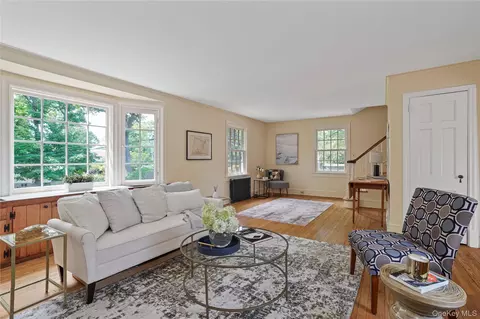 Living - 39 Forest Ave, Greenburgh, NY 10706 photo 5 of 6