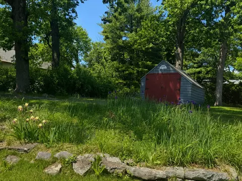 Exterior - 39 Forest Ave, Greenburgh, NY 10706 photo 15 of 17