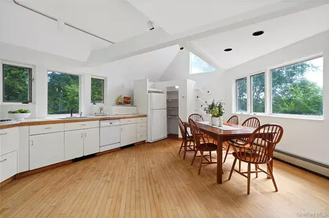 Kitchen - 39 Forest Ave, Greenburgh, NY 10706 photo 1 of 2