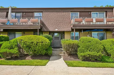 2 Germonds Vlg #12, Clarkstown, NY 10954