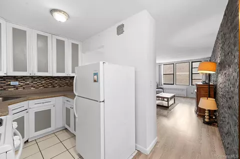Kitchen - 3121 Middletown Rd #8A, New York, NY 10461 photo 1 of 5