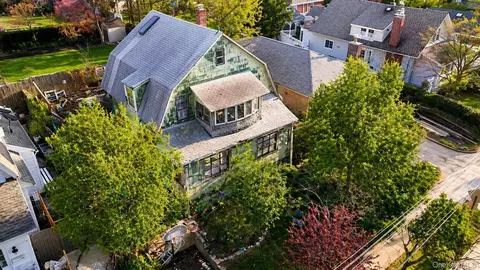 21820 36th Ave, New York, NY 11361