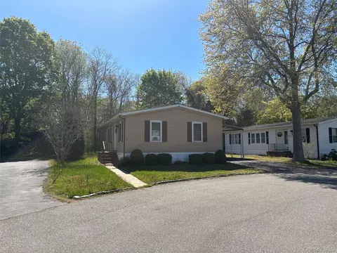 101 West Ln #20B WITT LANE, Riverhead, NY 11901