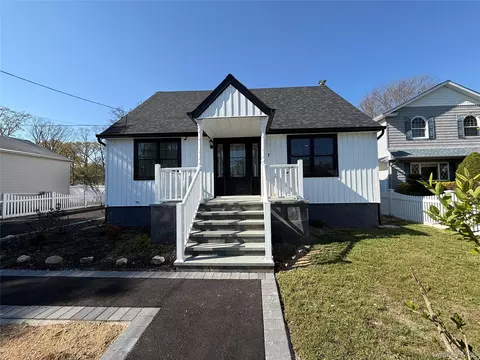7 E Lakeland St, Bay Shore, NY 11706