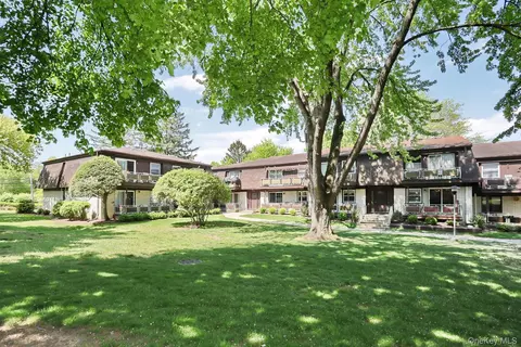 8 Church Ln #B, Clarkstown, NY 10989