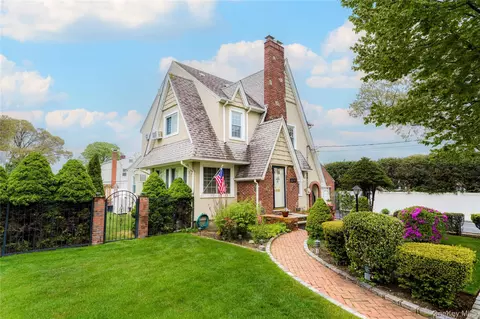 2258 2nd St, East Meadow, NY 11554