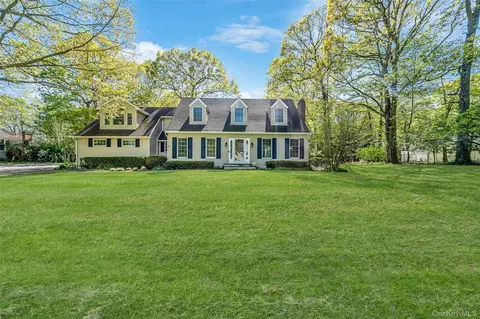 4 Carol Ct, Mount Sinai, NY 11766