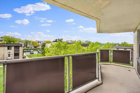 17-85 215th St #3E, New York, NY 11360