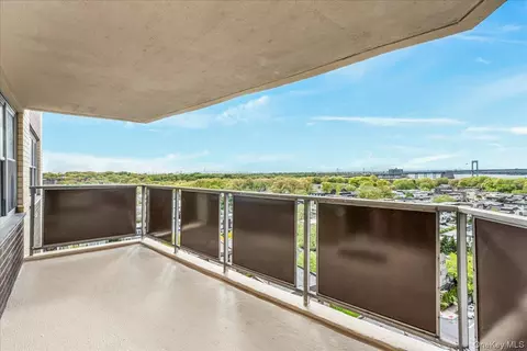 17-85 215th St #14D, New York, NY 11360