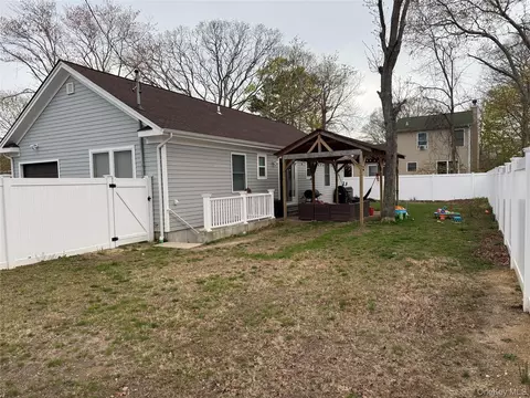 136 Magnolia Dr, Mastic Beach, NY 11951
