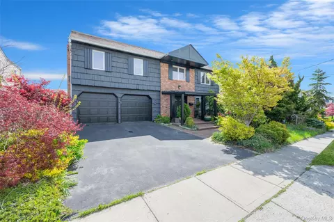 3935 Sally Ln, Oceanside, NY 11572
