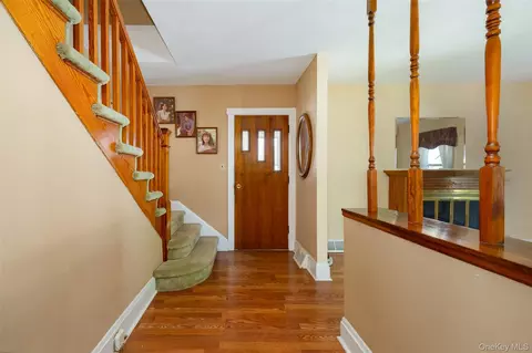 Entry Way - 6 Irving Ave, Poughkeepsie, NY 12601 photo 2 of 3