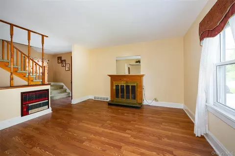 Living - 6 Irving Ave, Poughkeepsie, NY 12601 photo 1 of 3