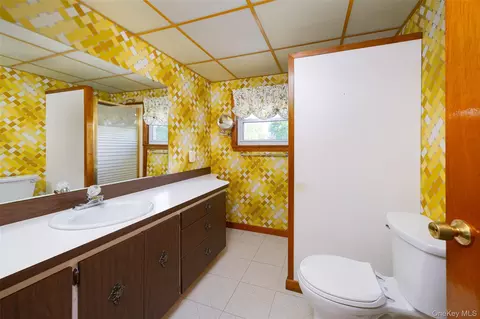 Bath - 6 Irving Ave, Poughkeepsie, NY 12601 photo 2 of 2
