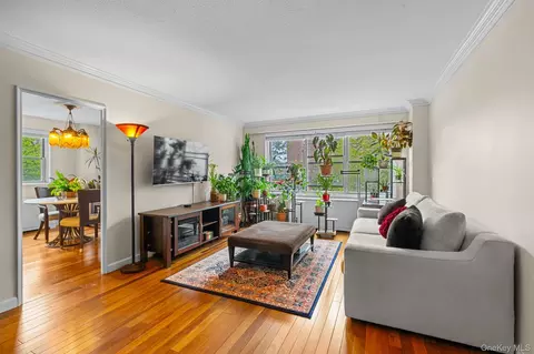 70-31 108th St #3G, New York, NY 11375