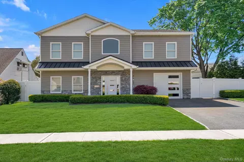 41 Patience Ln, Westbury, NY 11590