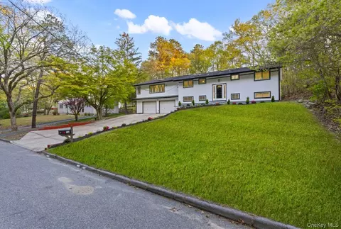 56 Mcarthur Ln, Smithtown, NY 11787