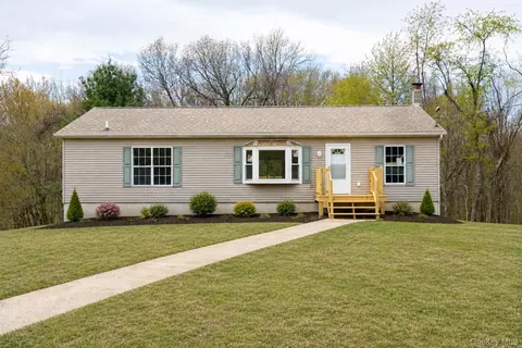 83 Weaver Rd, Elizaville, NY 12523