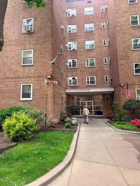 4455 Kissena Blvd #5E, New York, NY 11355