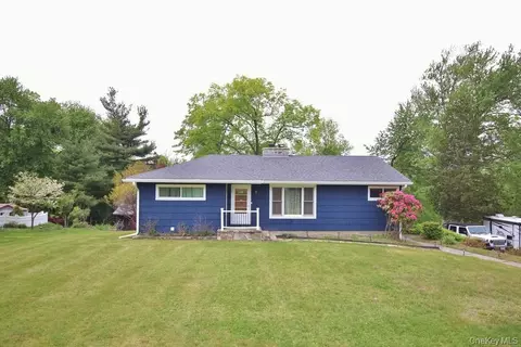 124 Cherrywood Dr, Fishkill, NY 12524