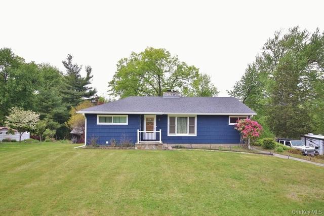 124 Cherrywood Dr, Fishkill, NY 12524