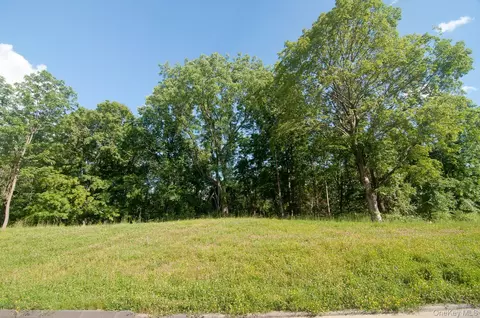 22 Mclain St, Bedford, NY 10549