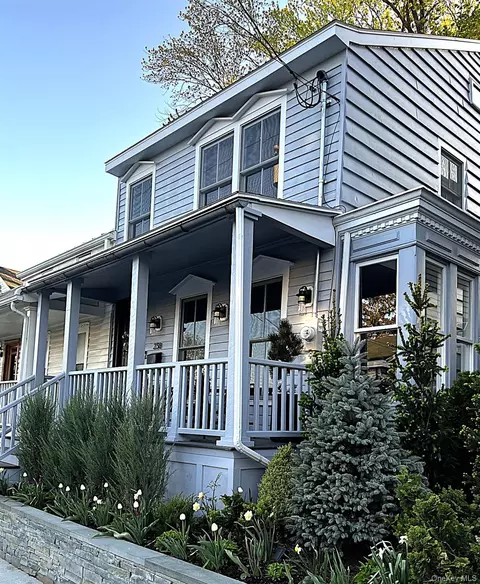 238 Allen St, Hudson, NY 12534