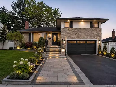 98 Belmont Cir, Syosset, NY 11791