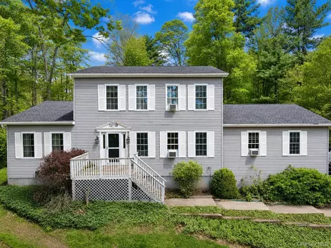 59 Cooper St, Rochester, NY 12404