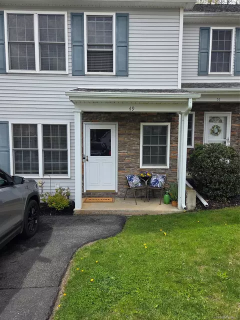 49 Aveonis Ct #49, Fishkill, NY 12524