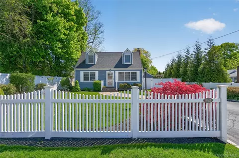 492 Atlantic St, East Northport, NY 11731