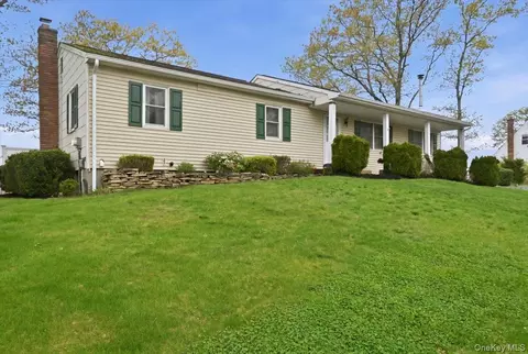 258 Oakland Ave, Miller Place, NY 11764