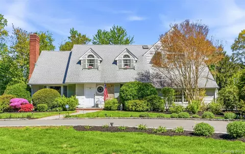 9 Townsend Rd, Glen Cove, NY 11542