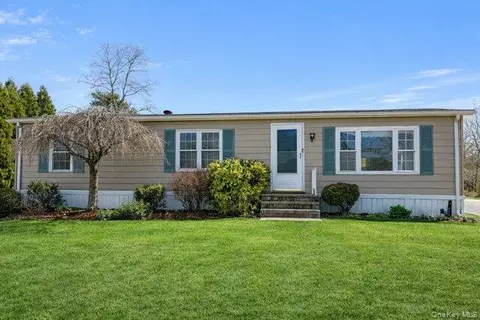 1661 Old Country Road Unit #415, Riverhead, NY 11901