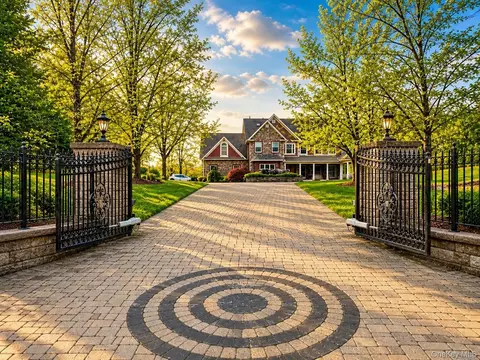 14 Stonewall Ct, Warwick, NY 10990