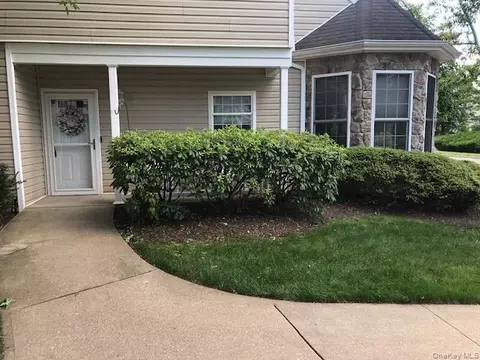 170 Larry Ln, Dix Hills, NY 11746