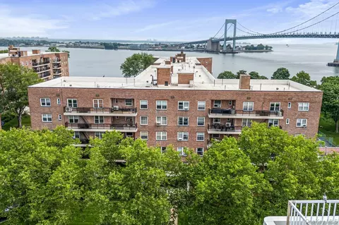 162-01 Powells Cove Blvd #3N, Whitestone, NY 11357
