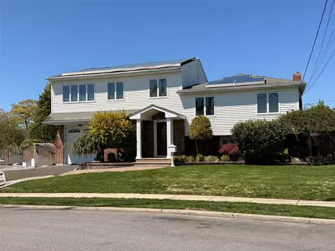 345 Oconnor Rd, North Babylon, NY 11703