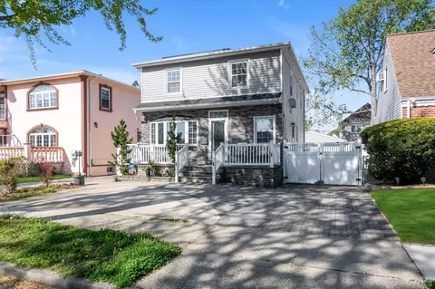 82-30 266th St, New York, NY 11004