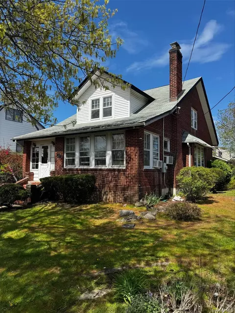 12 Harvard Ave, Hewlett, NY 11557