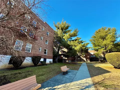 138-29 Jewel Ave #2D, Flushing, NY 11367