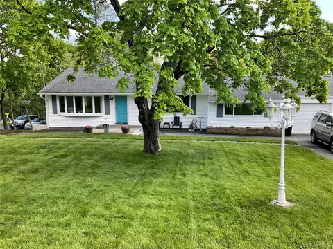 15 Brooker Dr, Newburgh, NY 12550
