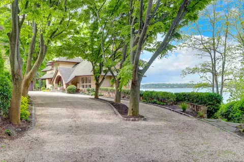 35 Sunview Dr, Glen Cove, NY 11542