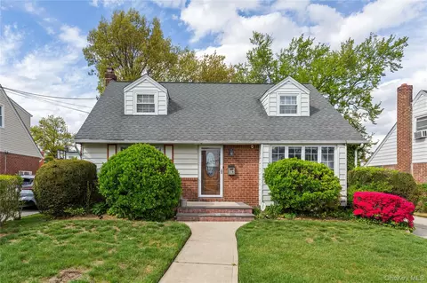 19 Sloan Dr S, Valley Stream, NY 11580