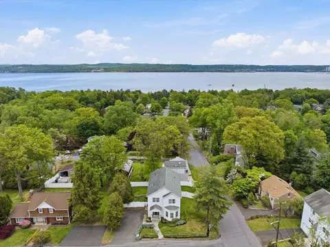 401 Centre Ave, Clarkstown, NY 10960