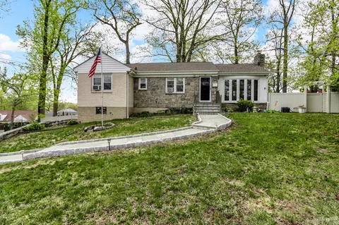 278 Alta Vista Dr, Yonkers, NY 10710