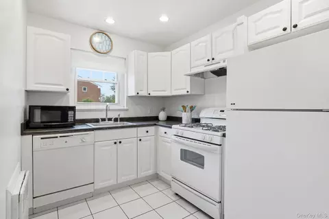 Kitchen - 1879 Crompond Rd #C10, Peekskill, NY 10566 photo 1 of 1