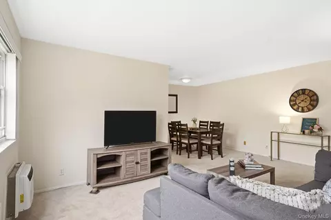 Living - 1879 Crompond Rd #C10, Peekskill, NY 10566 photo 3 of 3