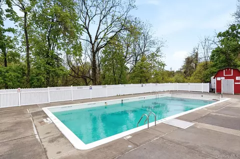 Exterior - 1879 Crompond Rd #C10, Peekskill, NY 10566 photo 2 of 5